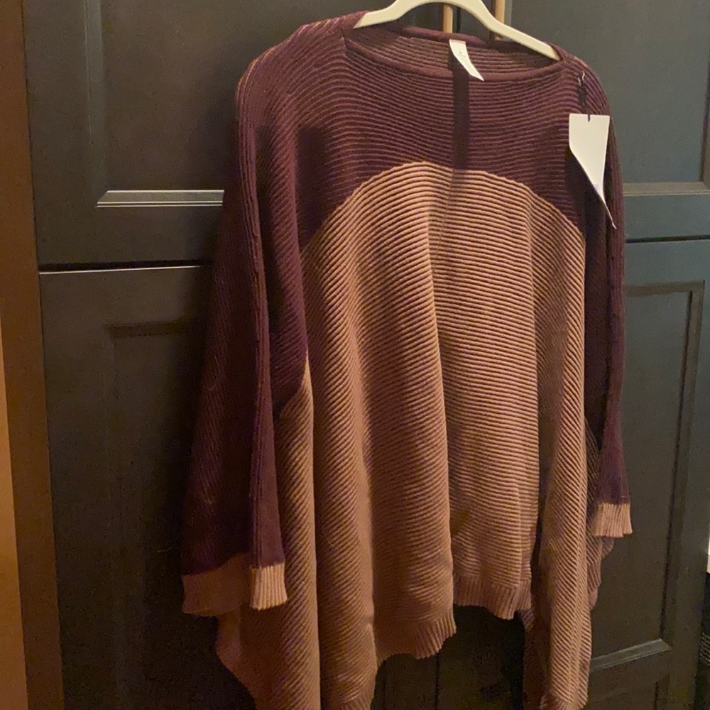 Lululemon It All Lines Up Poncho NWT